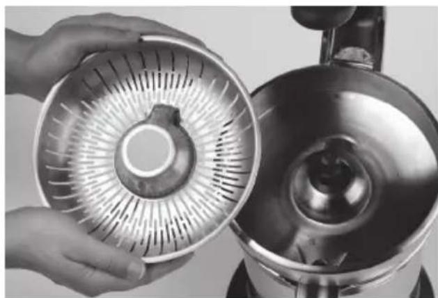 SAGE The Citrus Press Pro SCP800 - ASSEMBLING THE JUICER - 3