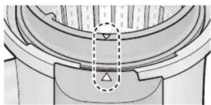 PANASONIC MJL700 - Befestigen Sie Abstreifring und Einsatz für Säfte, und stellen den Saftfilter-Aufsatz dann auf das Motorgehäuse. - 2