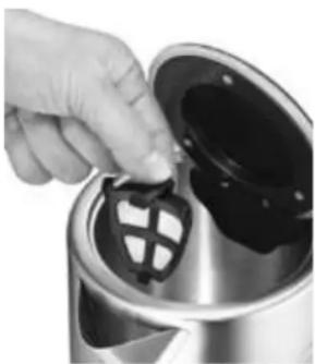 Solis Vario Temp Kettle 5516 - RETIRER ET NETTOYER LE FILTRE ANTITARTRE - 1