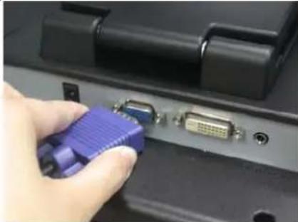 DGM L1718 - Instalação do Hardware Etapa pela Etapa (VGA e Versão de DVI) - 1