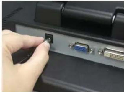 DGM L1718 - Installazione Hardware Passo per Passo (la Versione di VGA e DVI) - 5