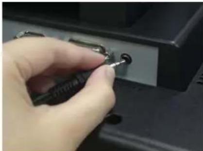 DGM L1718 - Hardware Installation Step by Step (VGA + DVI Version) - 3