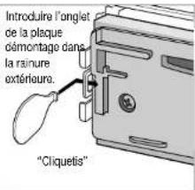 Introduire l'onglet de la plaque démontage dans la rainure extérieure. "Cliquetis"