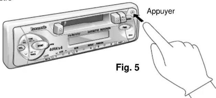 PANASONIC CQRG131U - Retrait du panneau avant amovible - 1