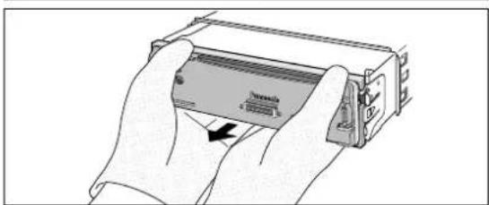 PANASONIC CQC1118H - 可用双手将本机拉出。 - 1