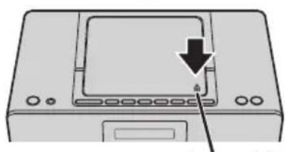 PANASONIC RXD70BT - Insertion d'un CD - 3