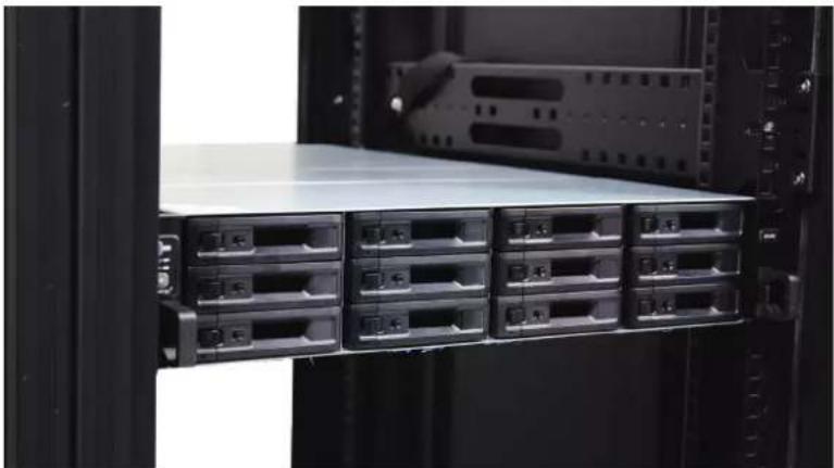 SYNOLOGY SA3400 - Pour installer le kit de rails : - 5