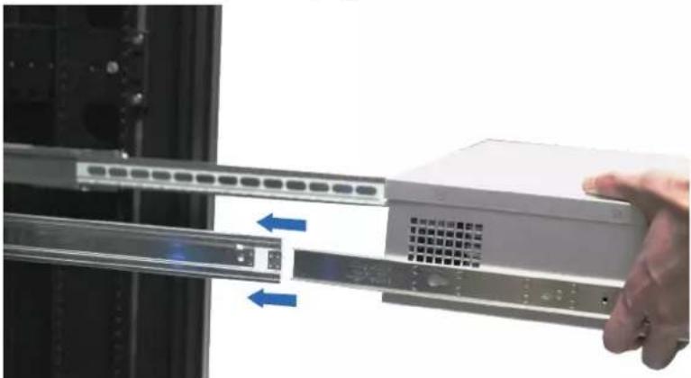 SYNOLOGY SA3400 - Pour installer le kit de rails : - 4