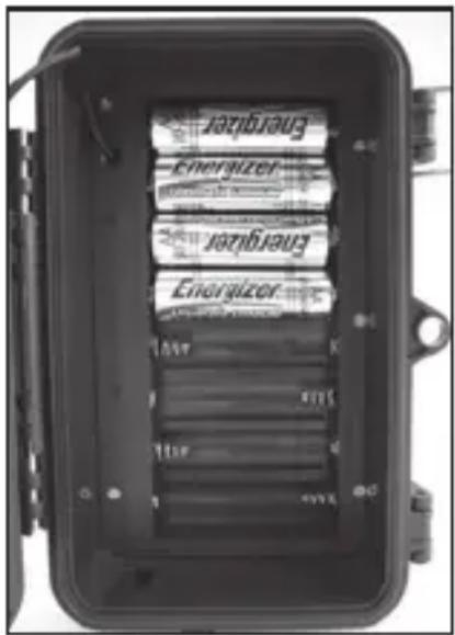 BUSHNELL Trophy Cam 119446 - Loading Batteries - 1