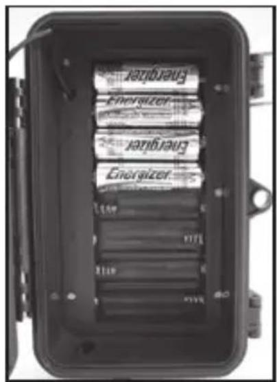 BUSHNELL Trophy Cam 119456 - INSTALACIÓN DE LAS BATERÍAS Y LA TARJETA SD - 1