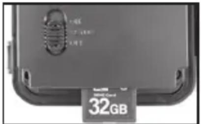 BUSHNELL Trophy Cam 119456 - Sostituzione delle batterie - 2