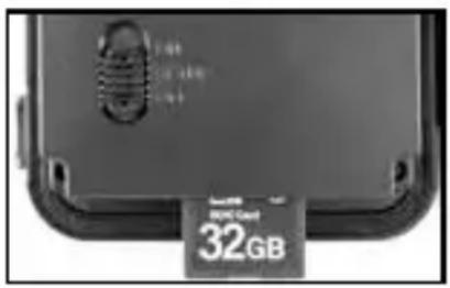 BUSHNELL Trophy Cam 119467 - Insertar una tarjeta SD - 1