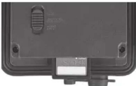 BUSHNELL Trophy Cam Aggressor HD 119875C - Insertion de la carte SD - 1