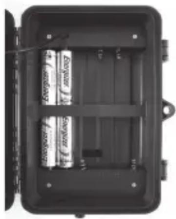 BUSHNELL Trophy Cam HD 2013 - Loading Batteries - 2