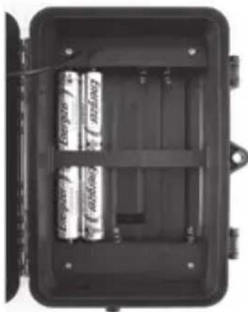 BUSHNELL Trophy Cam HD Max - Einlagen der Batterien - 2