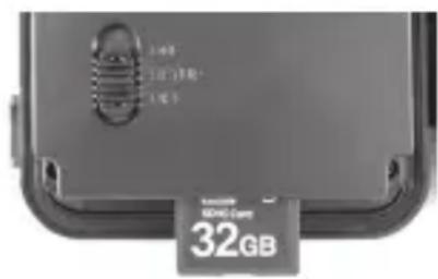BUSHNELL Trophy Cam HD Agressor - Inserting the SD Card - 1
