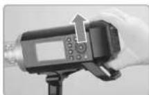 GODOX Witstro AD400 Pro - Montage et demontage de la batterie - 4