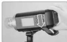 GODOX Witstro AD400 Pro - Montage et demontage de la batterie - 1