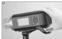 GODOX Witstro AD400 Pro - Montage et demontage de la batterie - 3