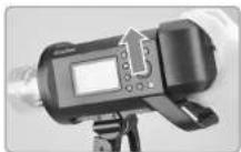 GODOX Witstro AD600 Pro - Montage et démontage de la batterie - 4