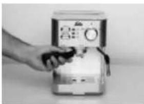 Solis Primaroma 1010 - MISE EN PLACE DU PORTE-FILTR - 1