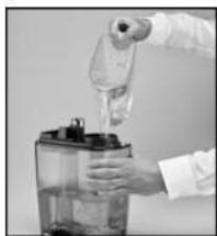 Solis Ultrasonic Pure 7217 - Mise en PLACE de la cartouche de detartrage et remplissage du reservoir d'eau - 4
