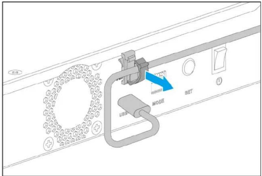 QNAP TR004U - Retrait d'un câble USB du clip de câble USB - 1