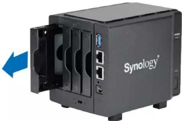 SYNOLOGY DS419slim - Installation des disques - 1