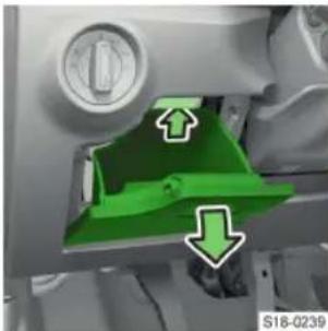 SKODA Scala (2019) - Πρόσβαση στις ασφάλειες - 1