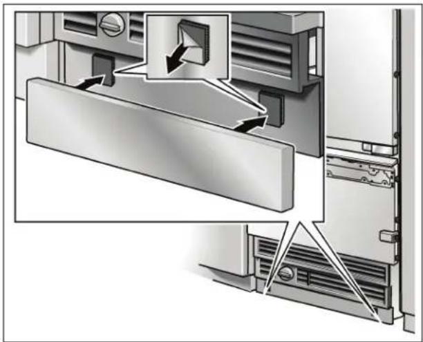 GAGGENAU Vario RB 491 700 - Fixation du bandeau de socle - 3