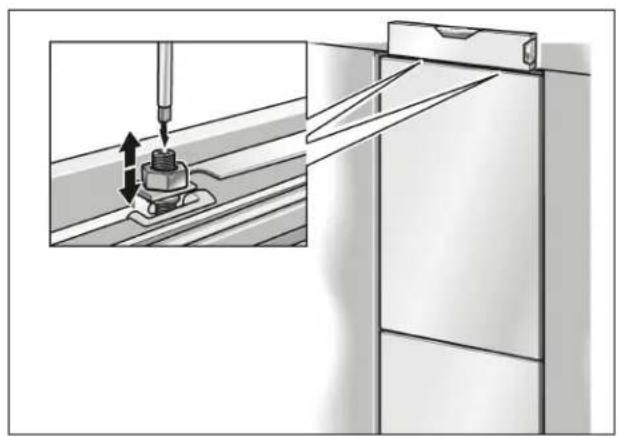 GAGGENAU Vario RB 491 700 - Fixation et alignment de la porte de meuble (compartiment réfrigérateur) - 1