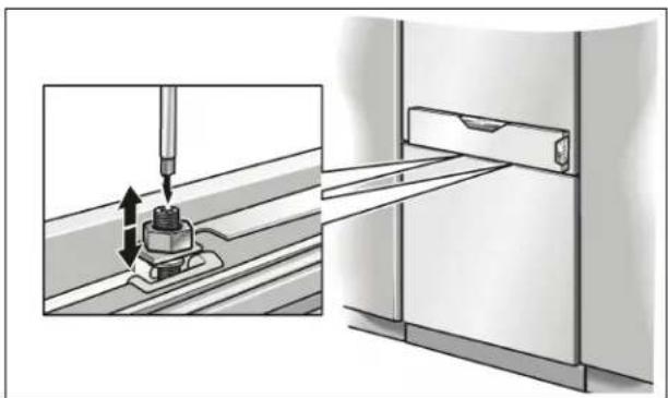 GAGGENAU Vario RB 491 700 - Sujeción y alineación de la puerta del mueble (compartimento de congelación) - 1