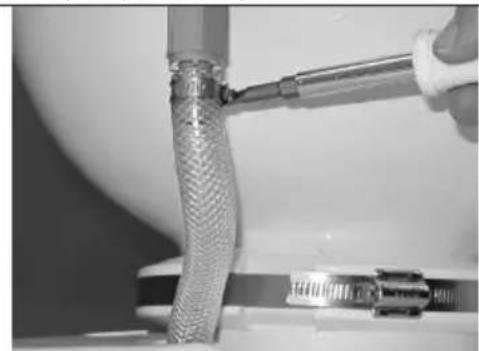 DOMETIC MasterFlush MF 7160 - Serraggio della fascetta stringitubo - 1