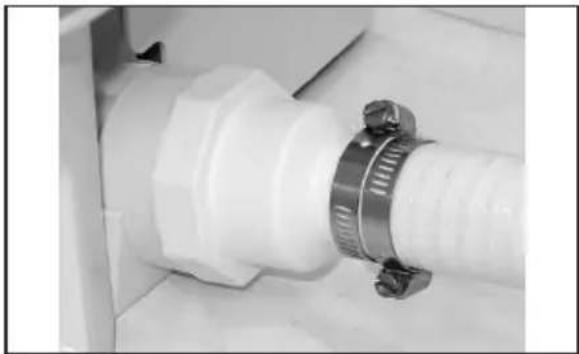 DOMETIC MasterFlush MF 7120 - Collegamento del tubo flessibile di alimentazione dell'acqua - 3