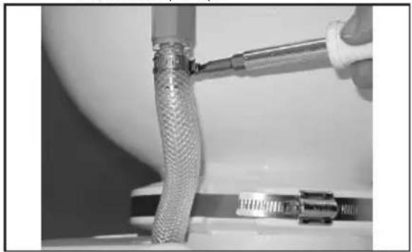 DOMETIC MasterFlush MF 7120 - Tightening the hose clamp - 1