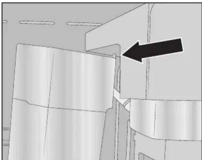 MIELE CVA 7845 - Metre la vanne de lait en place - 4