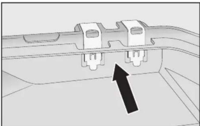 MIELE CVA 7845 - Nettoyer les contacts du bac d'égoutage - 1