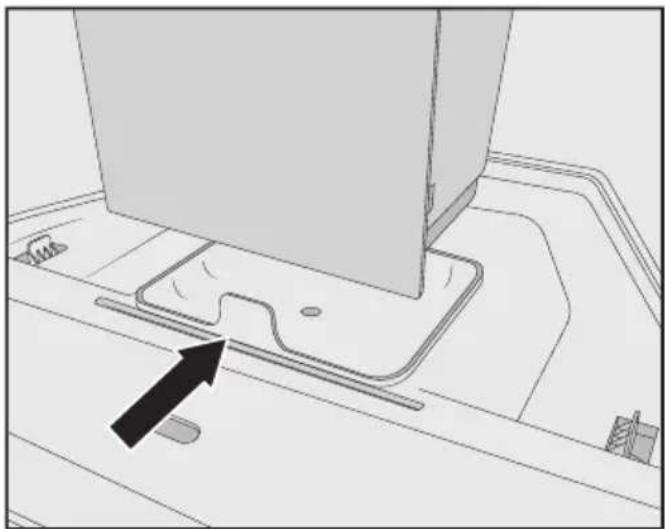 MIELE CVA 7440 - Remonter le bac d'égoutage - 2