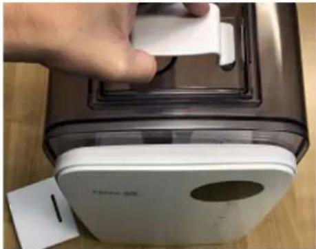 Clean Air Optima CA606 - Înlocuirea cartuşului Silver Ion SI-01: - 1