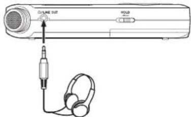 TASCAM DR05X - Listening with headphones - 1