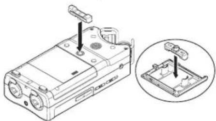 TASCAM DR40X - Den Fuß für schräge Aufstellung befestigen - 1