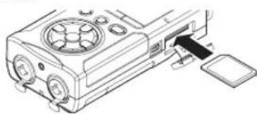 TASCAM DR40X - Eine Speicherkarte einlagen - 1
