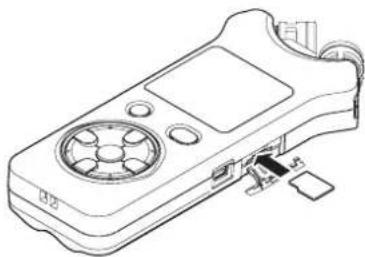 TASCAM DR07X - Inserimento di una card - 1