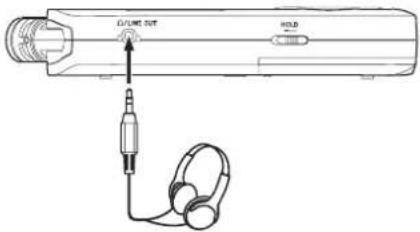 TASCAM DR07X - Ascolto con le cuffie - 1