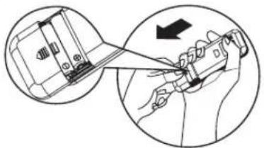 WHIRLPOOL SPIW318L - Introduzir as pilhas no controlo remoto - 1