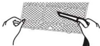 WHIRLPOOL SPIW318L - Pulire il filtro dell'aria - 5