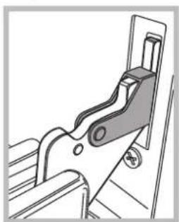 WHIRLPOOL ACMT 6332IX1 - Removing and fitting the oven door: - 1