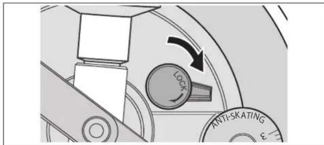 TECHNICS SL1200GR - Nachdem die Einstellung der Tonarmhohe beendet ist, arretieren Sie den Tonarm, indem Sie den Tonarm-Verriegelungsknopf drehen. - 1