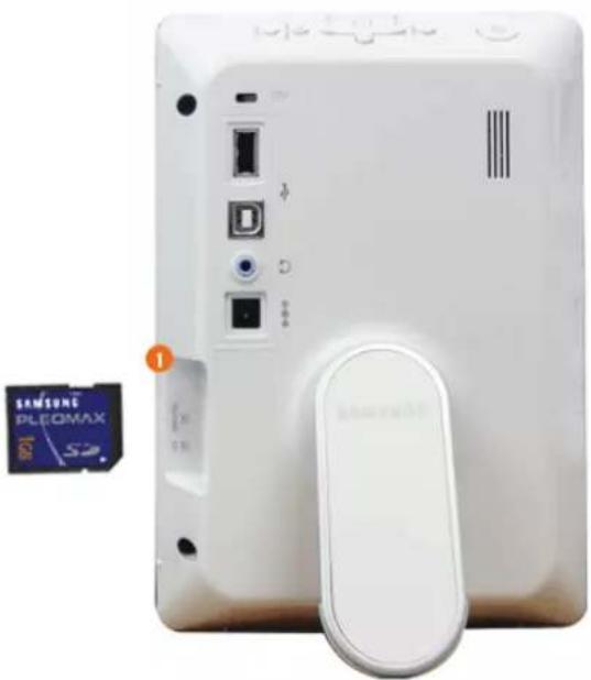 SAMSUNG SPF72V - Connexion d'une carte mémoire - 1