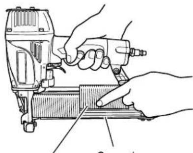 HITACHI N5010A - CARGA DE GRAPAS - 3